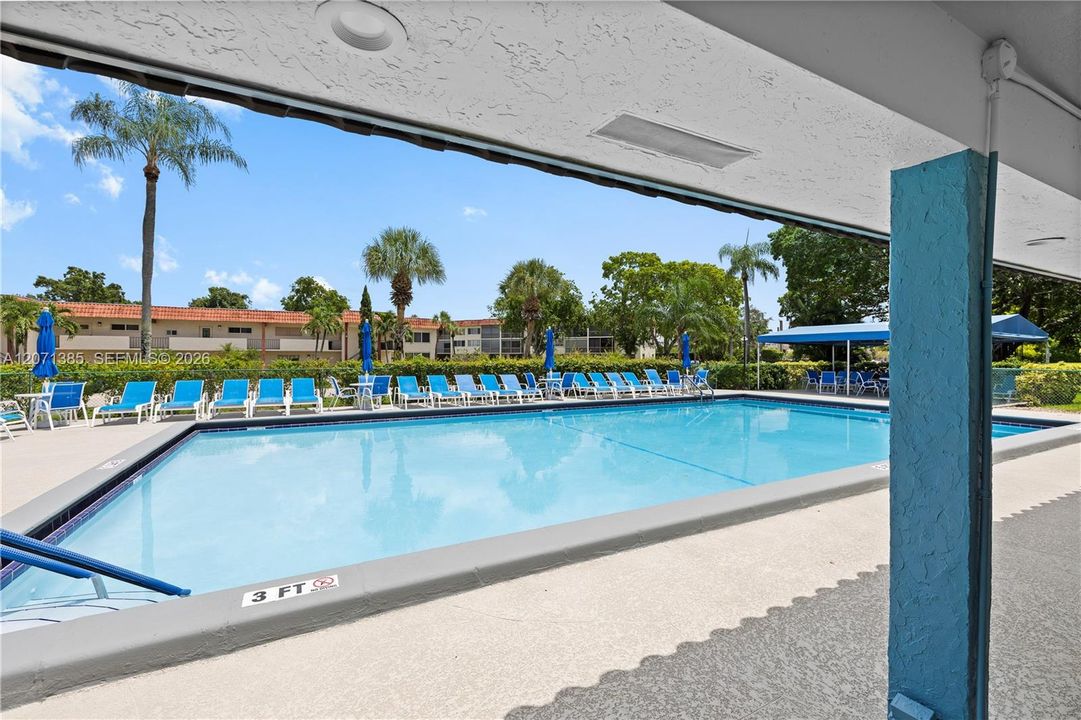 For Sale: $100,000 (1 beds, 1 baths, 900 Square Feet)