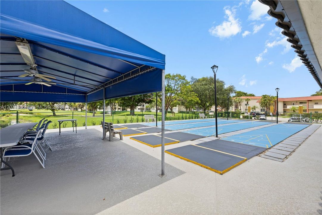 For Sale: $100,000 (1 beds, 1 baths, 900 Square Feet)