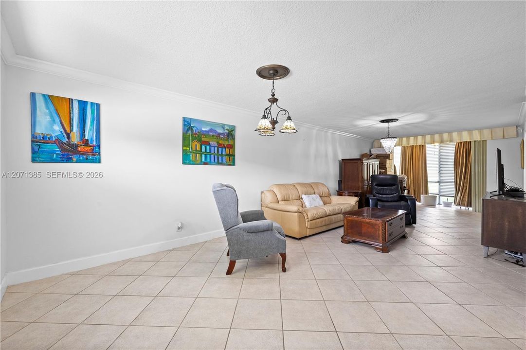 For Sale: $100,000 (1 beds, 1 baths, 900 Square Feet)