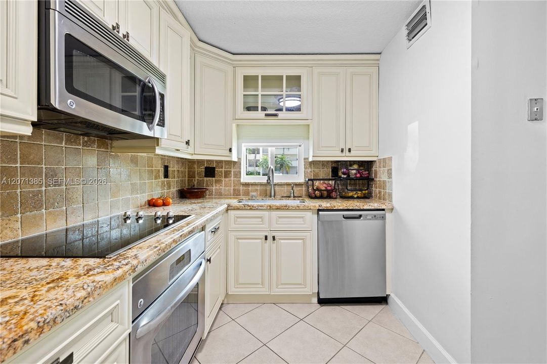 For Sale: $100,000 (1 beds, 1 baths, 900 Square Feet)