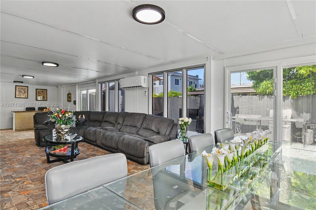 En Venta: $790,000 (5 camas, 3 baños, 1586 Pies cuadrados)