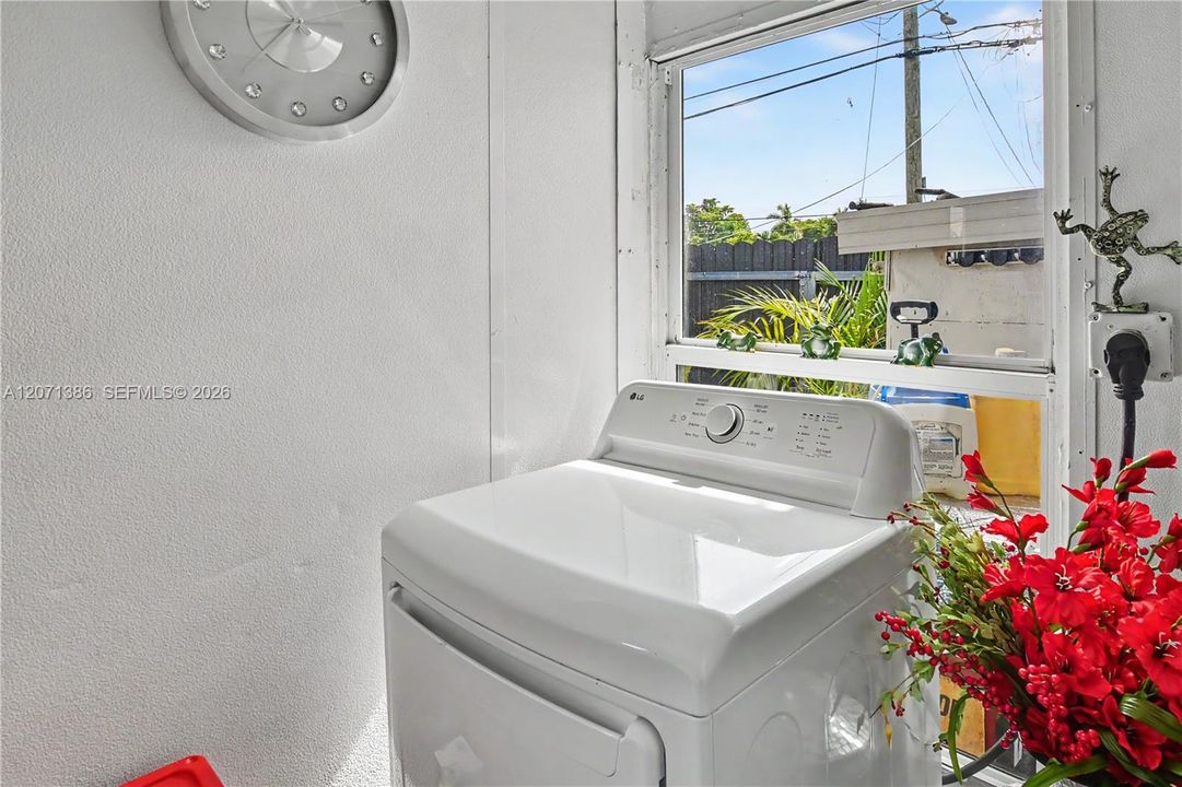 En Venta: $790,000 (5 camas, 3 baños, 1586 Pies cuadrados)