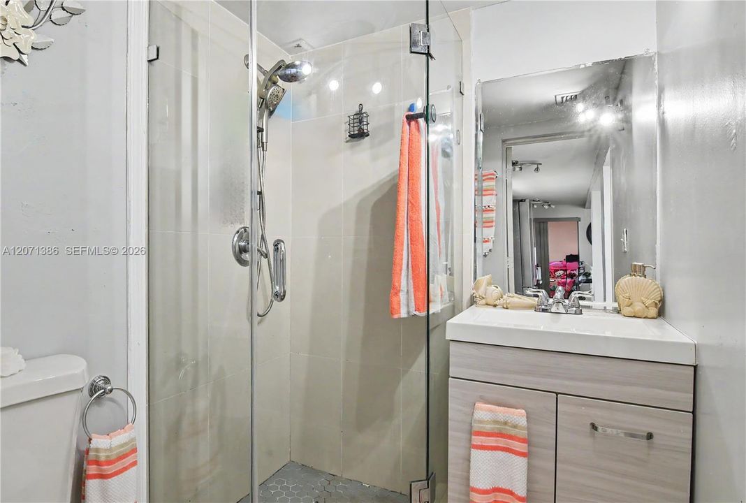 En Venta: $790,000 (5 camas, 3 baños, 1586 Pies cuadrados)