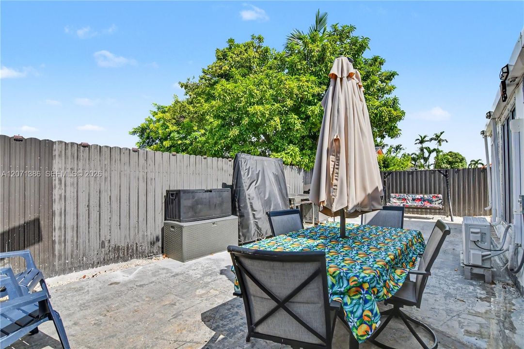 En Venta: $790,000 (5 camas, 3 baños, 1586 Pies cuadrados)
