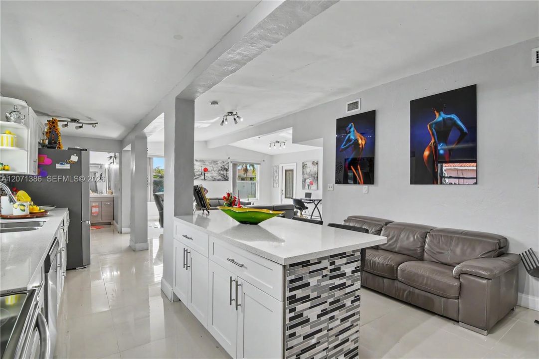 En Venta: $790,000 (5 camas, 3 baños, 1586 Pies cuadrados)