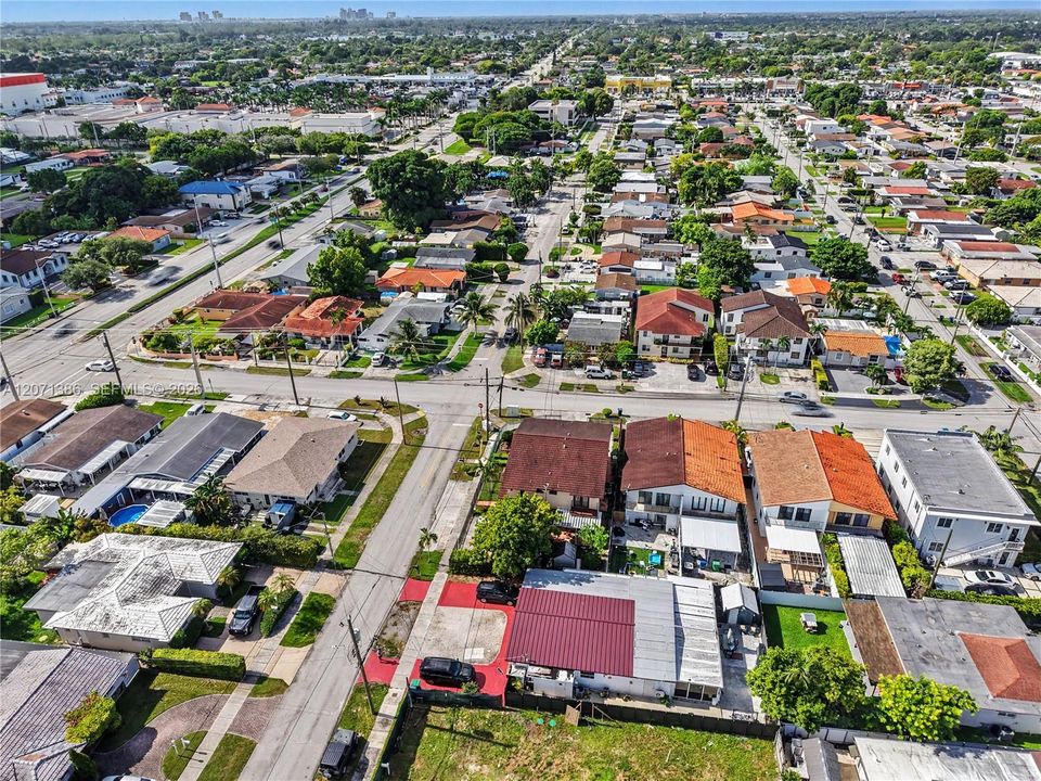 En Venta: $790,000 (5 camas, 3 baños, 1586 Pies cuadrados)