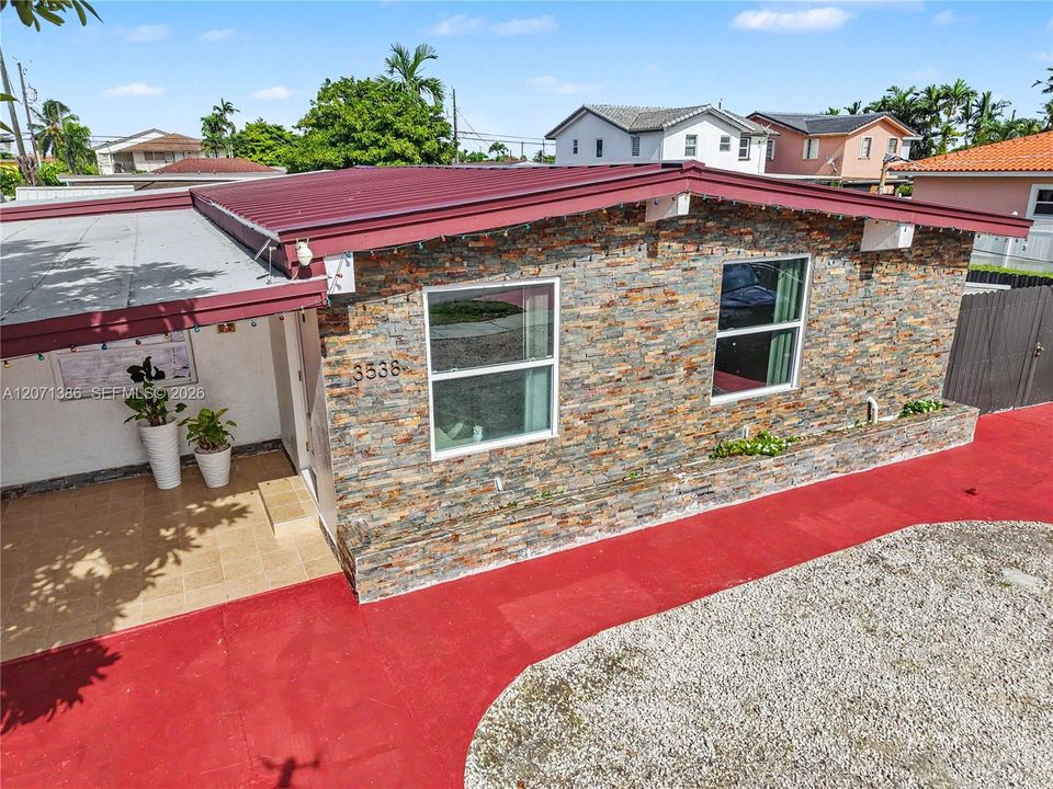 En Venta: $790,000 (5 camas, 3 baños, 1586 Pies cuadrados)