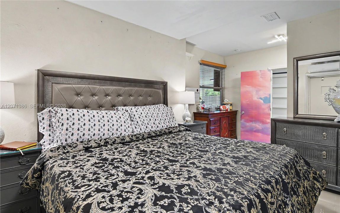 En Venta: $790,000 (5 camas, 3 baños, 1586 Pies cuadrados)