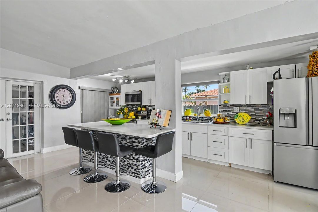 En Venta: $790,000 (5 camas, 3 baños, 1586 Pies cuadrados)