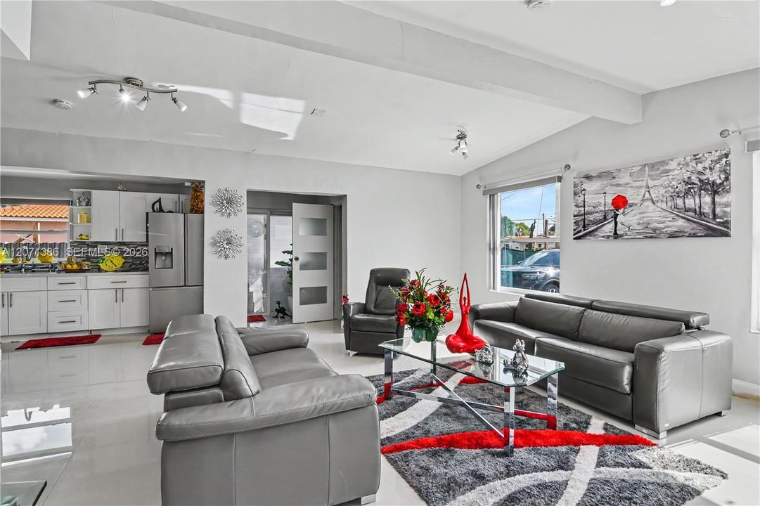 En Venta: $790,000 (5 camas, 3 baños, 1586 Pies cuadrados)