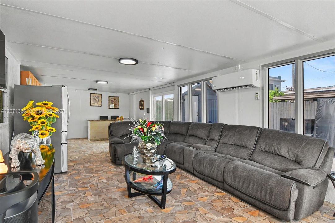 En Venta: $790,000 (5 camas, 3 baños, 1586 Pies cuadrados)