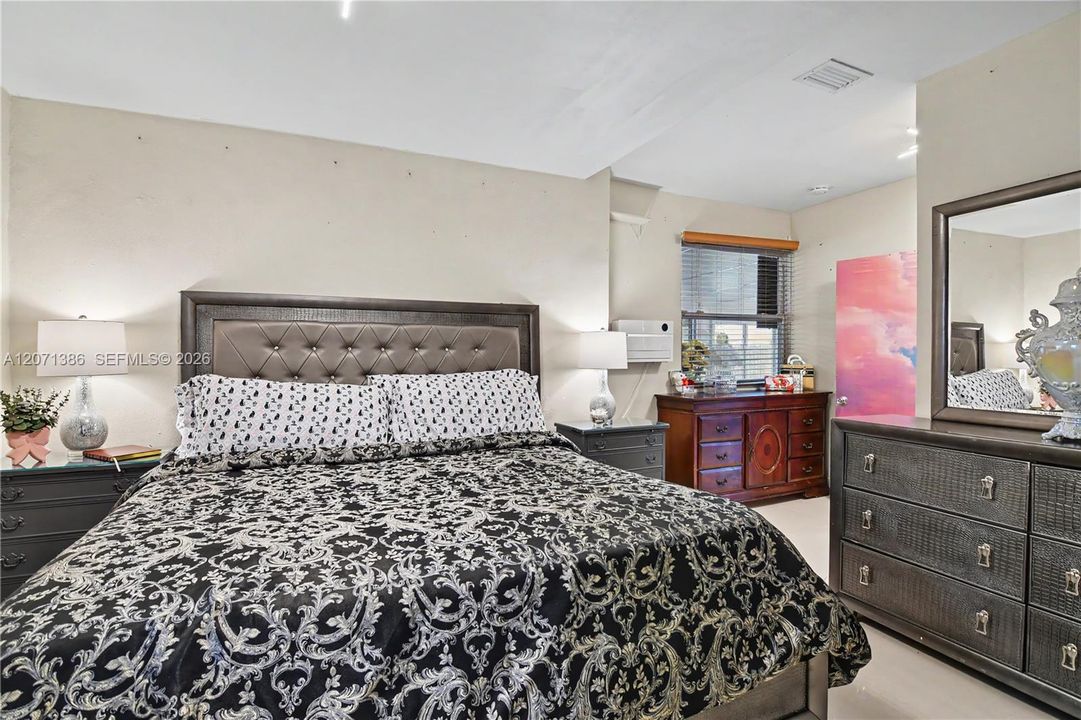 En Venta: $790,000 (5 camas, 3 baños, 1586 Pies cuadrados)