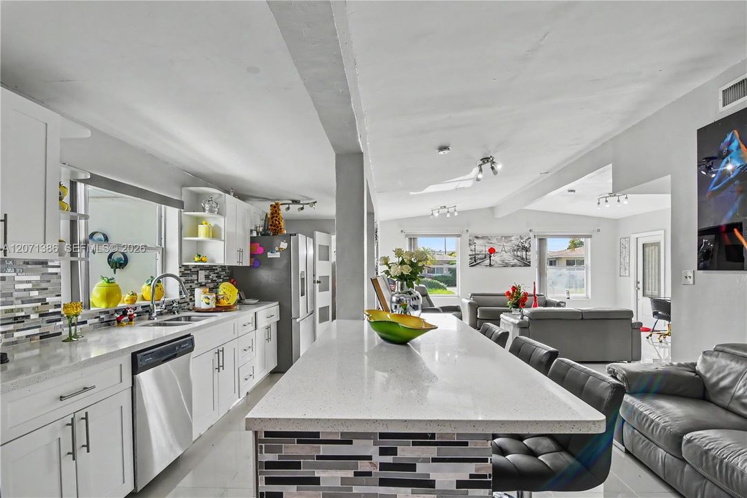 En Venta: $790,000 (5 camas, 3 baños, 1586 Pies cuadrados)
