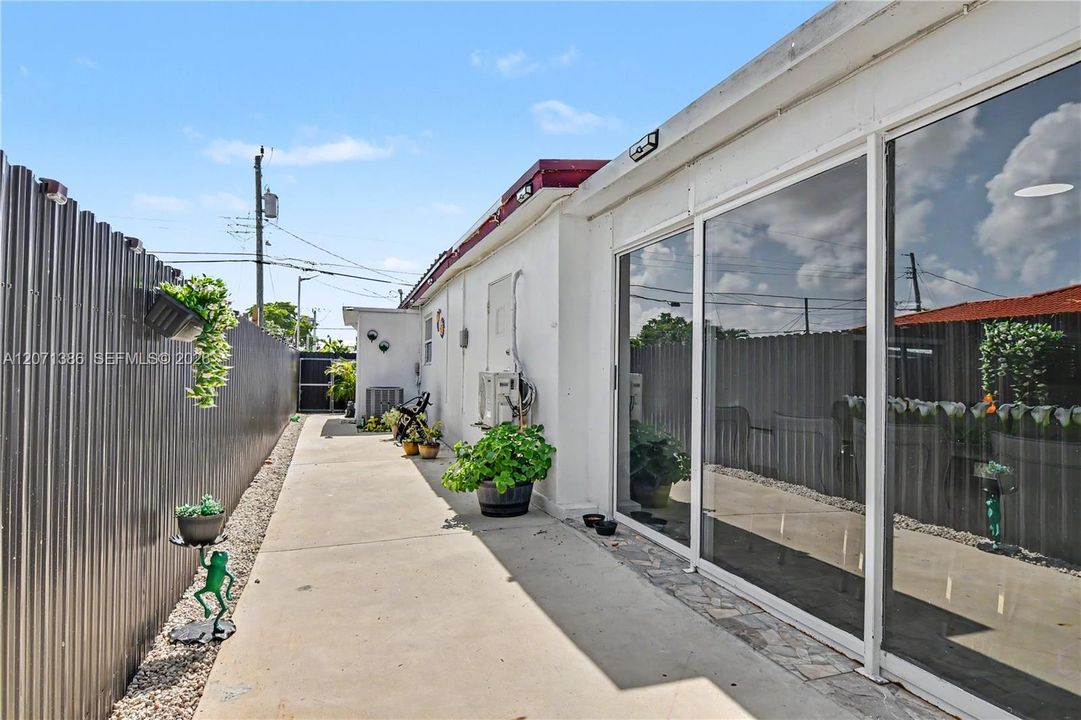 En Venta: $790,000 (5 camas, 3 baños, 1586 Pies cuadrados)