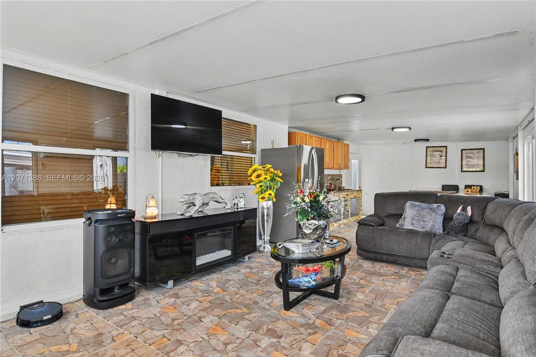 En Venta: $790,000 (5 camas, 3 baños, 1586 Pies cuadrados)