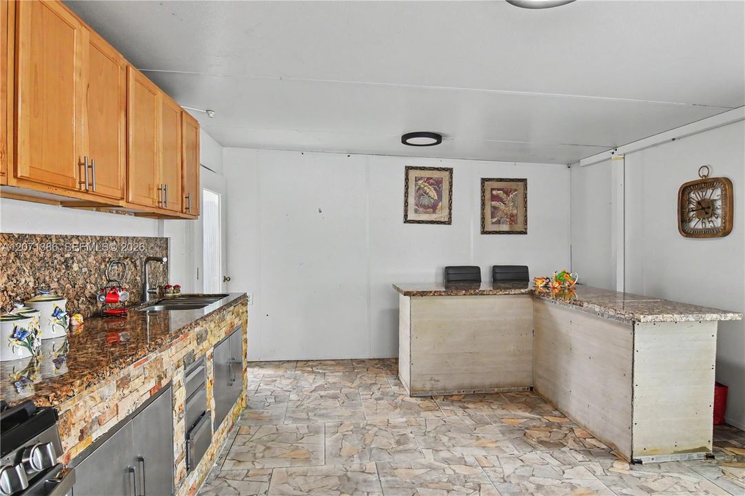 En Venta: $790,000 (5 camas, 3 baños, 1586 Pies cuadrados)