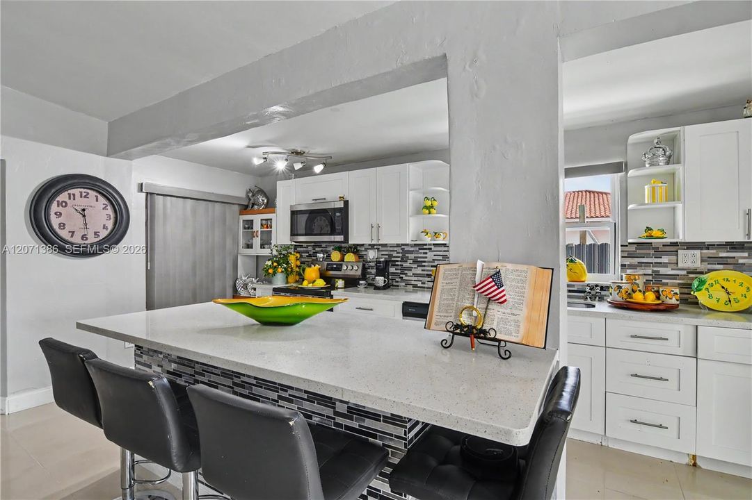 En Venta: $790,000 (5 camas, 3 baños, 1586 Pies cuadrados)