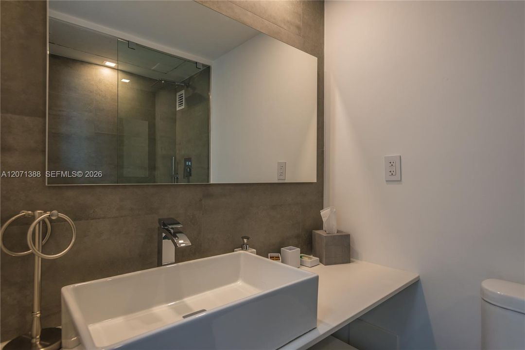 For Rent: $3,000 (0 beds, 1 baths, 461 Square Feet)