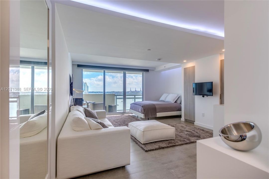 For Rent: $3,000 (0 beds, 1 baths, 461 Square Feet)