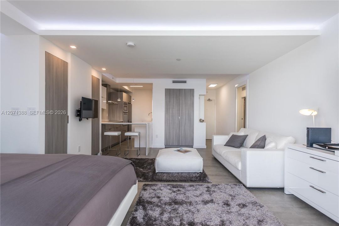 For Rent: $3,000 (0 beds, 1 baths, 461 Square Feet)