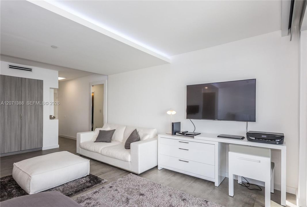 For Rent: $3,000 (0 beds, 1 baths, 461 Square Feet)