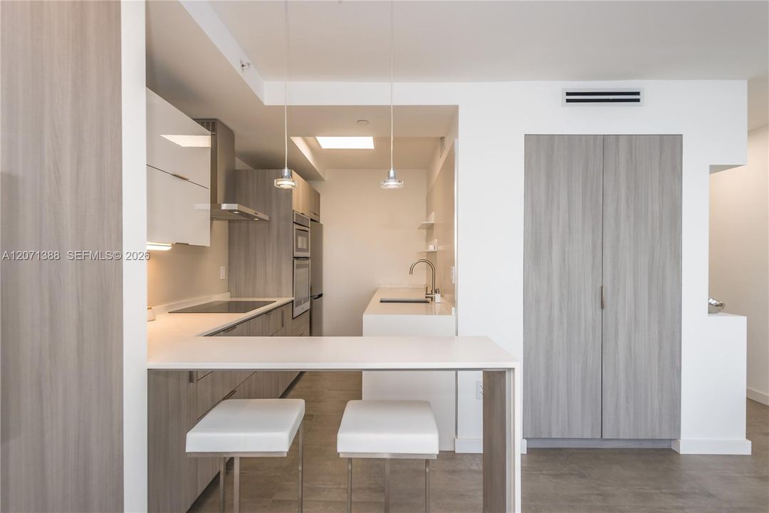 For Rent: $3,000 (0 beds, 1 baths, 461 Square Feet)