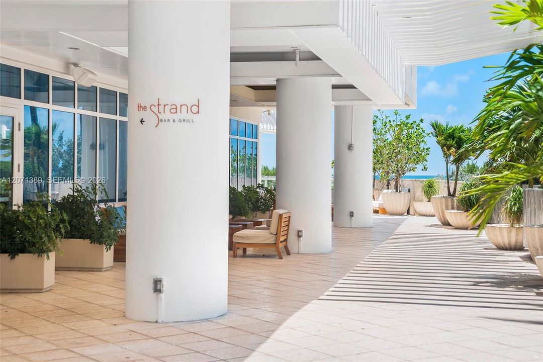 For Sale: $1,650,000 (2 beds, 2 baths, 1084 Square Feet)
