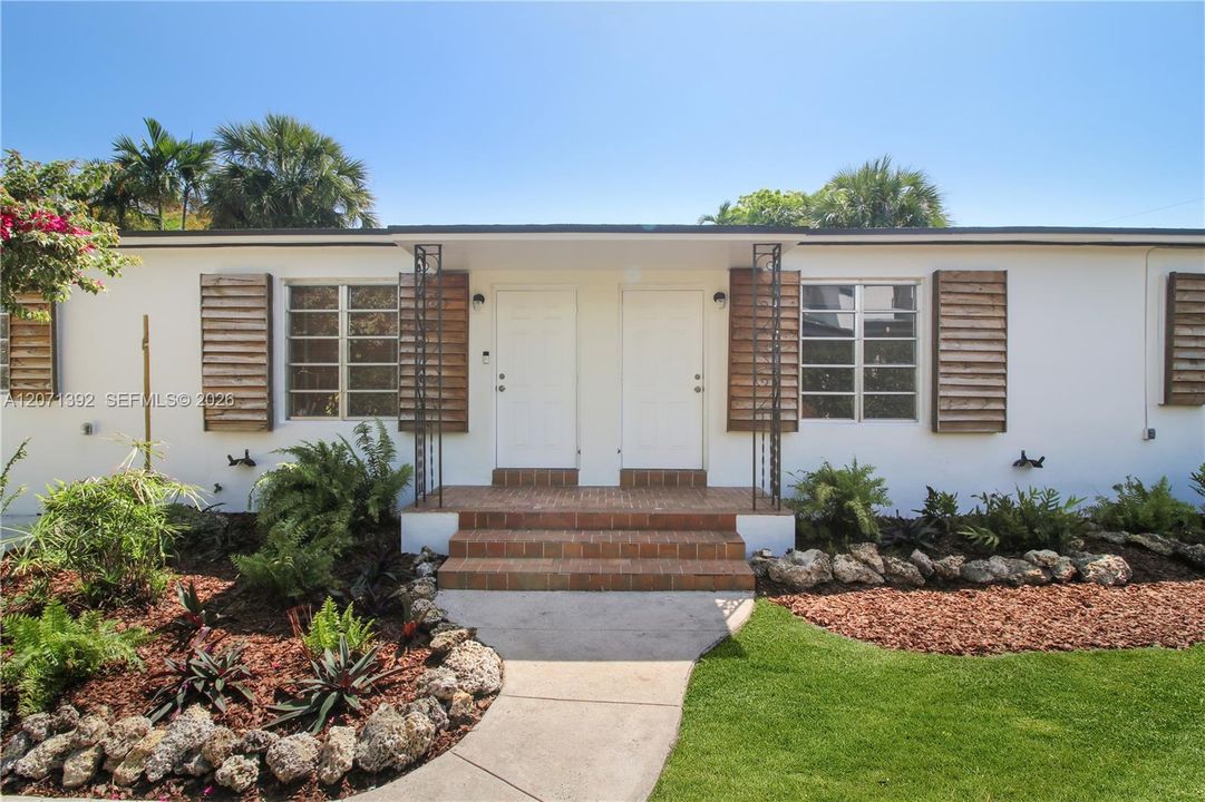 For Rent: $2,650 (2 beds, 1 baths, 750 Square Feet)