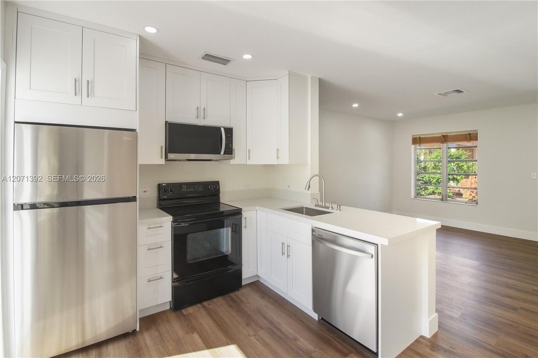 For Rent: $2,650 (2 beds, 1 baths, 750 Square Feet)