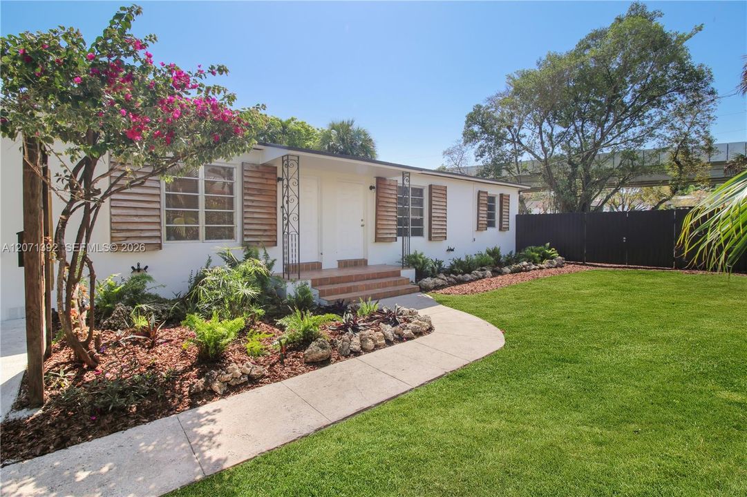 For Rent: $2,650 (2 beds, 1 baths, 750 Square Feet)