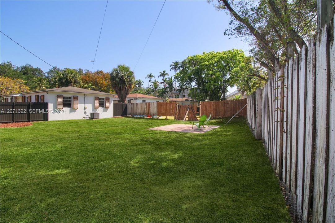 For Rent: $2,650 (2 beds, 1 baths, 750 Square Feet)