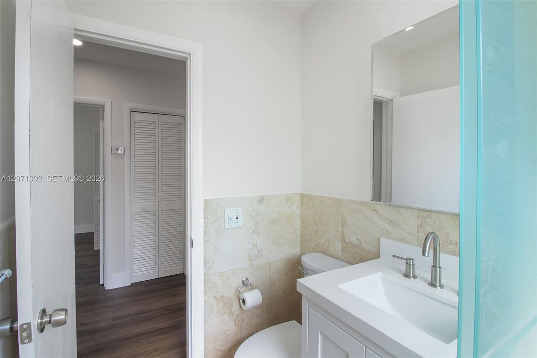 For Rent: $2,650 (2 beds, 1 baths, 750 Square Feet)