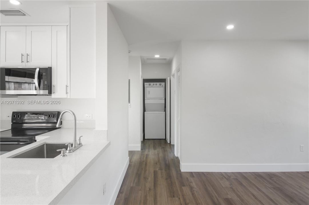For Rent: $2,650 (2 beds, 1 baths, 750 Square Feet)