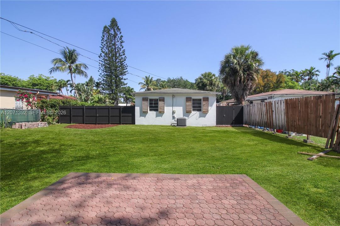 For Rent: $2,650 (2 beds, 1 baths, 750 Square Feet)