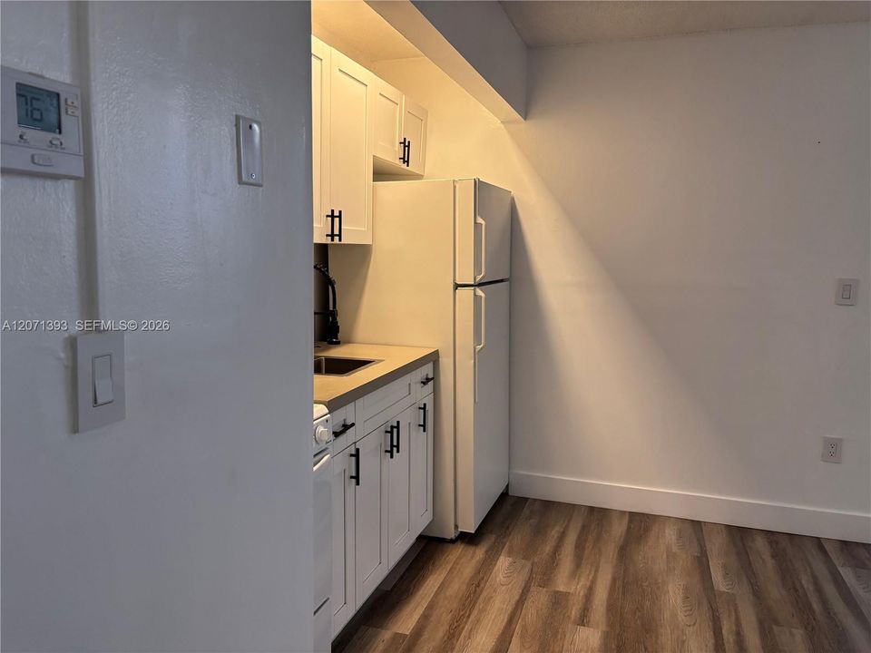 В аренду: $1,600 (0 спален, 1 ванн, 418 Квадратных фут)