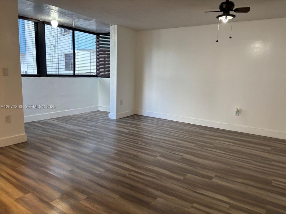 В аренду: $1,600 (0 спален, 1 ванн, 418 Квадратных фут)