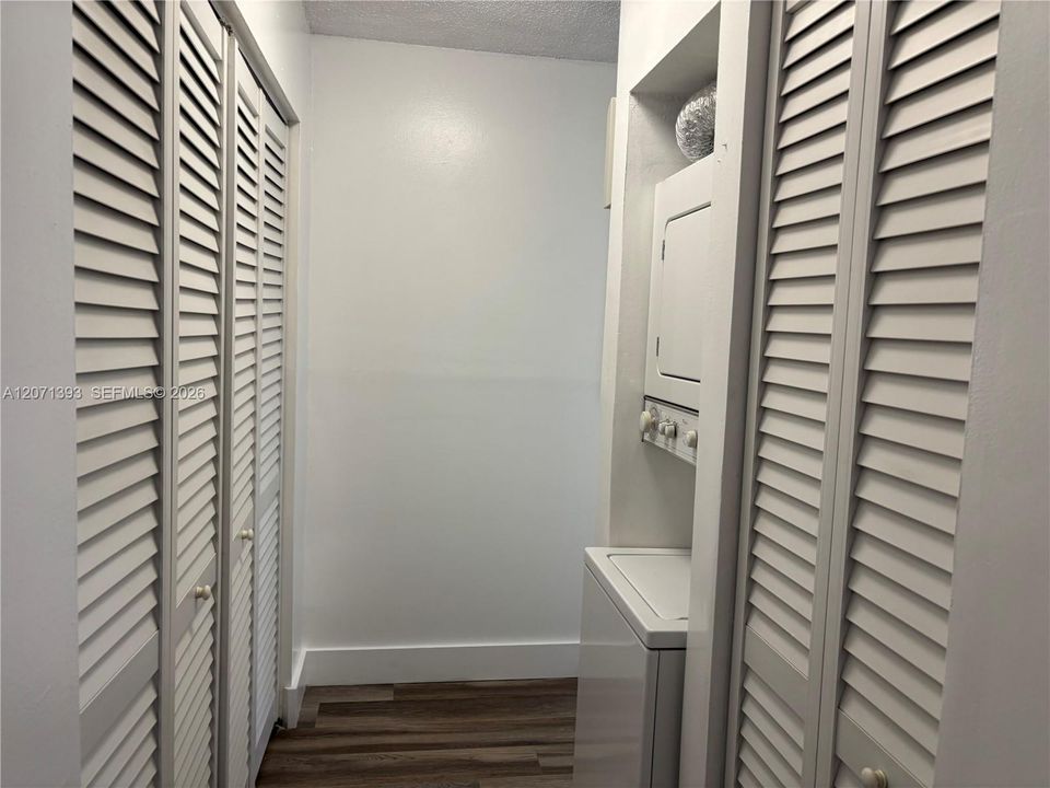 В аренду: $1,600 (0 спален, 1 ванн, 418 Квадратных фут)