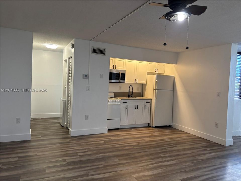В аренду: $1,600 (0 спален, 1 ванн, 418 Квадратных фут)