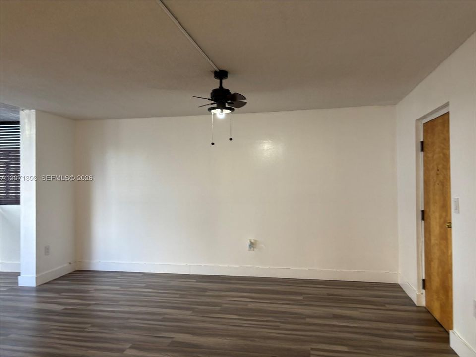 В аренду: $1,600 (0 спален, 1 ванн, 418 Квадратных фут)
