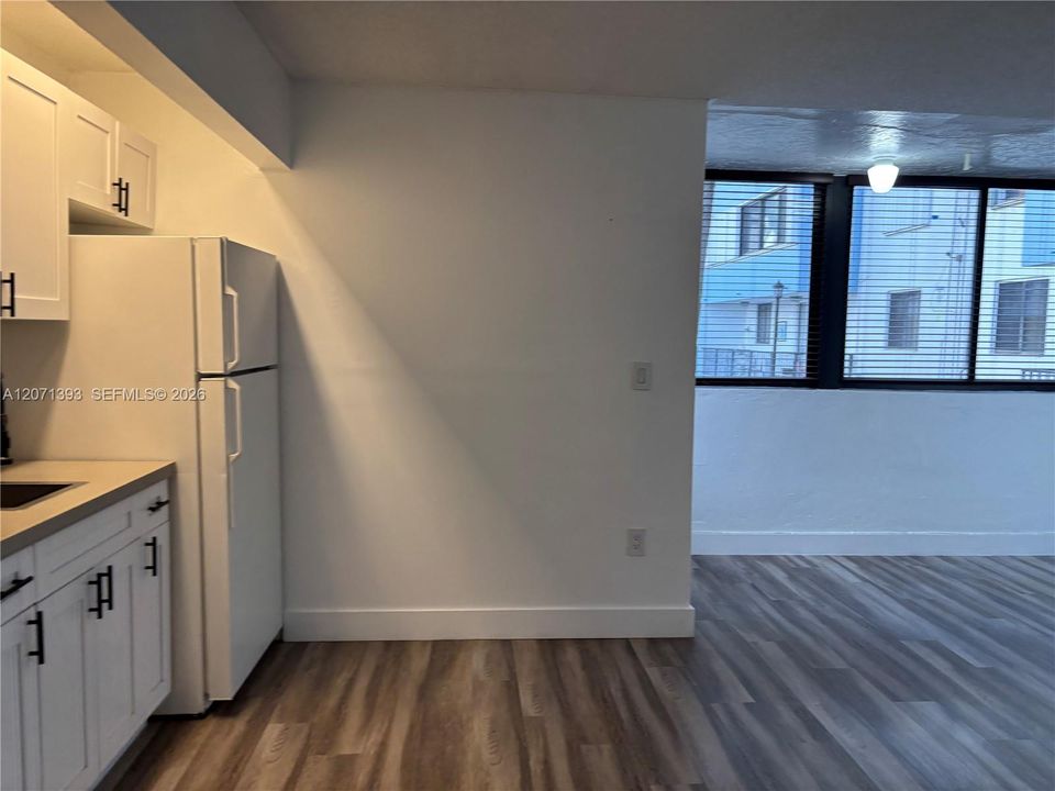 В аренду: $1,600 (0 спален, 1 ванн, 418 Квадратных фут)