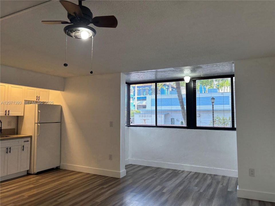 В аренду: $1,600 (0 спален, 1 ванн, 418 Квадратных фут)