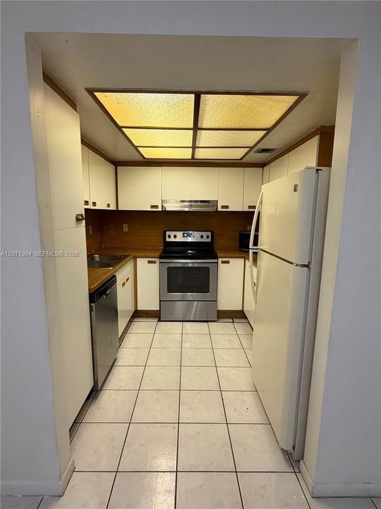 For Rent: $2,500 (2 beds, 2 baths, 1040 Square Feet)