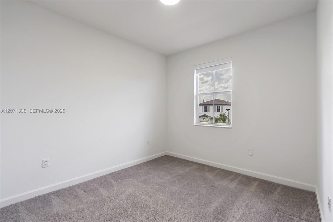 For Rent: $3,900 (4 beds, 2 baths, 1983 Square Feet)