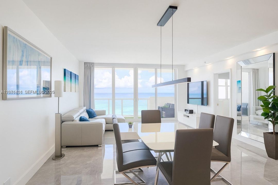 For Rent: $5,500 (2 beds, 2 baths, 930 Square Feet)