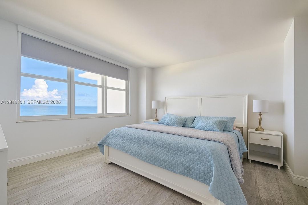 For Rent: $5,500 (2 beds, 2 baths, 930 Square Feet)