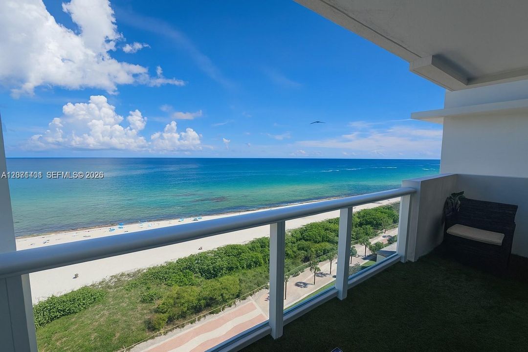 For Rent: $5,500 (2 beds, 2 baths, 930 Square Feet)