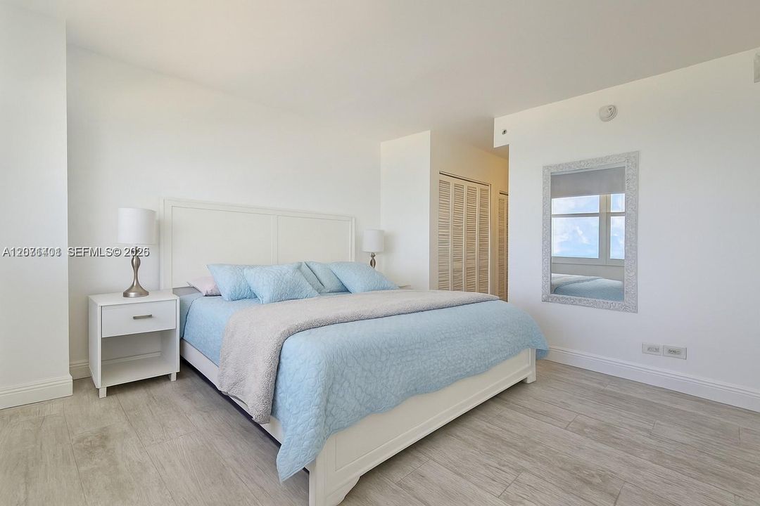 For Rent: $5,500 (2 beds, 2 baths, 930 Square Feet)