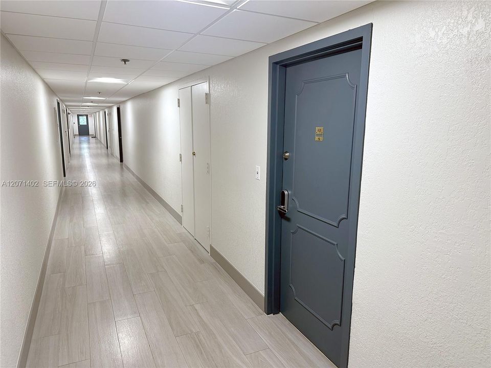 For Rent: $1,800 (1 beds, 1 baths, 830 Square Feet)