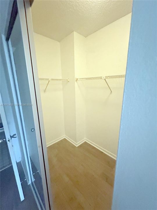 For Rent: $1,800 (1 beds, 1 baths, 830 Square Feet)