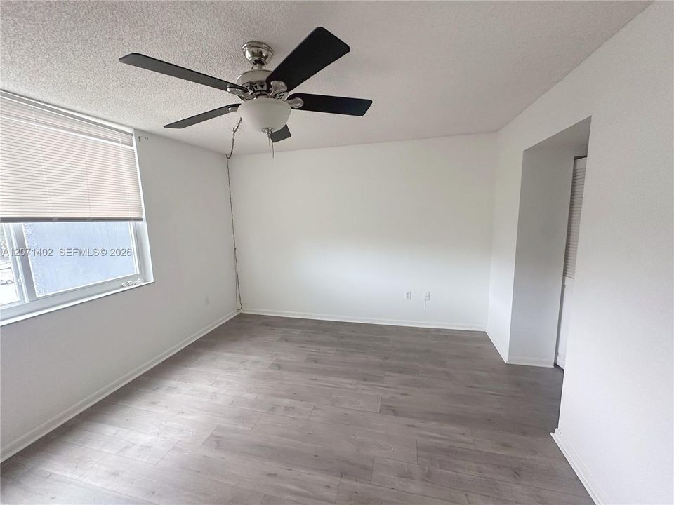 For Rent: $1,800 (1 beds, 1 baths, 830 Square Feet)